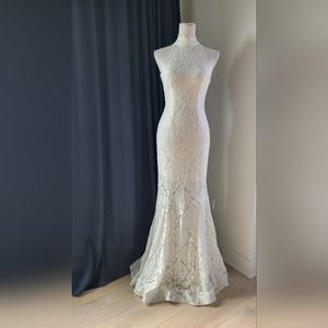 BETSY & ADAM | Sleeveless White Lace Halter Dress